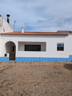 a house with a blue and white facade at Casa Margarida in Vila do Bispo