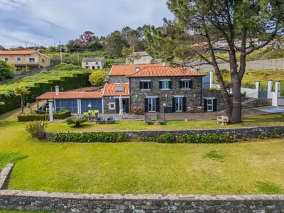 a house on a hill with a yard at Quinta da Fonte in Prazeres