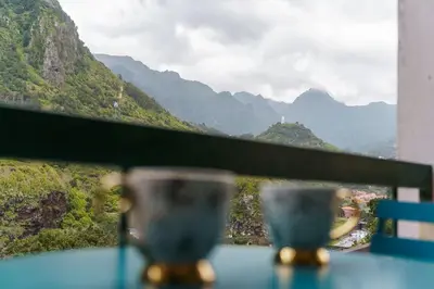 two glasses on a table with a view of mountains at GuestReady - Scenic Retreat with Stunning Views in São Vicente