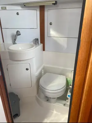 a small bathroom with a toilet and a sink at eMeM in Calheta