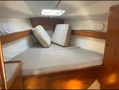 a small boat with two seats in the middle at eMeM in Calheta