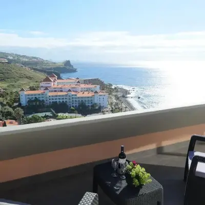 Aylevarroo Penthouse