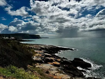 a view of the ocean with a cloudy sky at O Mar a dois minutos in Luz