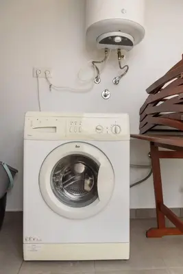 a washing machine in a room with a table at Vivenda Carlota Sea View by Mth in Ribeira Brava