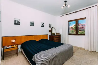a bedroom with a bed and a window at Fawlty Towers in Luz