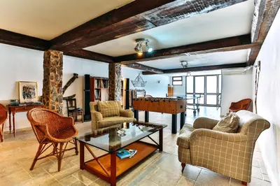 a living room with couches and a table at Fawlty Towers in Luz