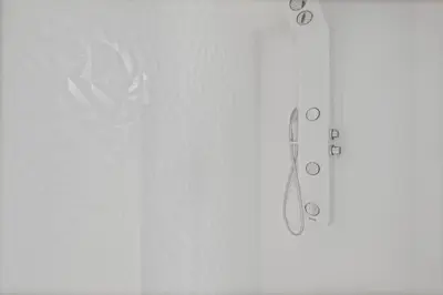 a white wall with an apple logo on it at Atlantis Apartment in Câmara de Lobos