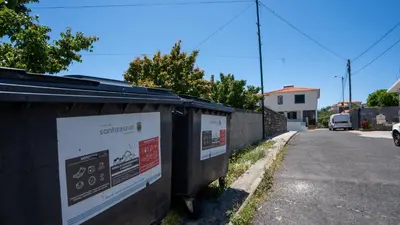 a couple of trash cans sitting on the side of a street at Casa das Lajes by LovelyStay in Gaula