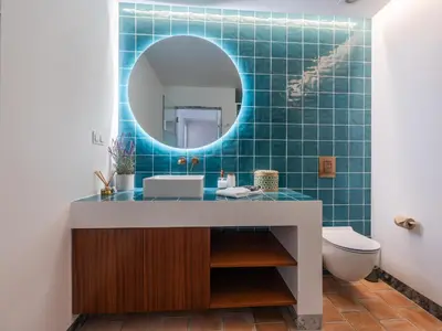 a bathroom with a sink and a mirror at Casa N.º 1 in Luz