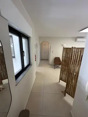 a hallway with a room with a door and a window at Sunrise Luz Apartament in Luz