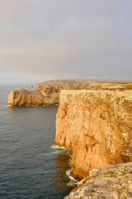 a rocky cliff next to the ocean with the ocean at Casa Sul in Sagres