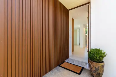 a hallway with a wooden wall with a potted plant at Villa das Neves in Estreito da Calheta