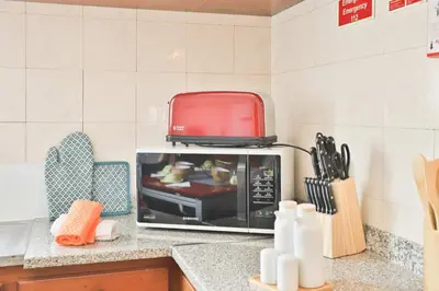 a microwave sitting on top of a kitchen counter at Vila Vitalia in Machico