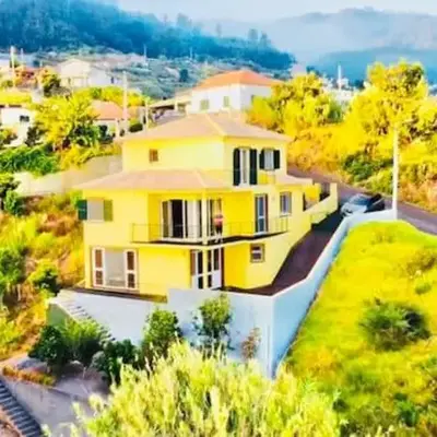GuestReady - Yellow house in the mountain