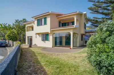 a large house with a fence in front of it at Casa Giri in Relógio do Poiso