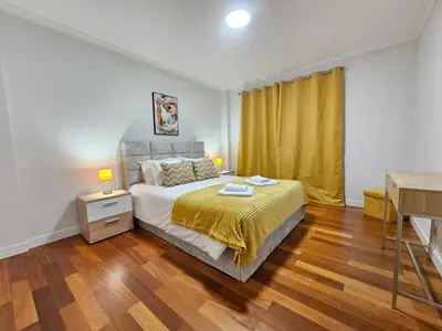a bedroom with a bed and a wooden floor at Santa Cruz Center by Rentallido in Santa Cruz