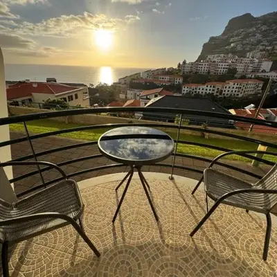 Ocean & Mountain Views-Garage Parking-Walk to Praia do Vigário