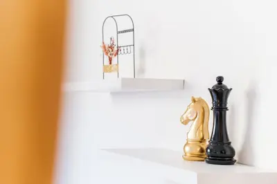 a chess board and a chess horse on a shelf at GuestReady - O Cantinho dos Pestanas in Caniço