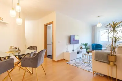 a living room with a dining table and chairs at GuestReady - O Cantinho dos Pestanas in Caniço