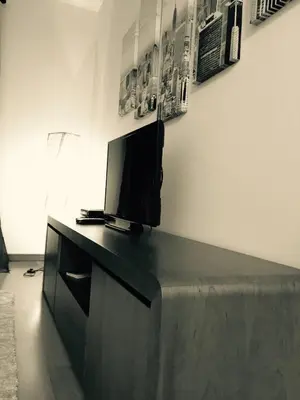 a desk with a television on top of it at Apartamentos da Carreira in Funchal