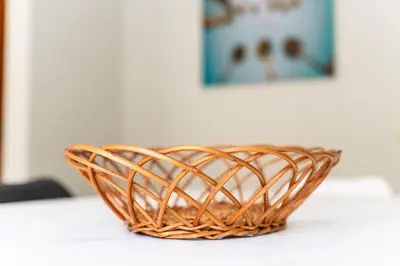 a wicker basket sitting on top of a table at GuestReady – Stay Near Historic Reis Magos Fort in Caniço