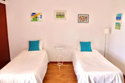 two beds in a room with white and blue at Casa Mareta in Sagres