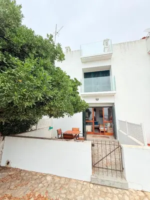 a white house with a fence in front of it at Casa Mareta in Sagres