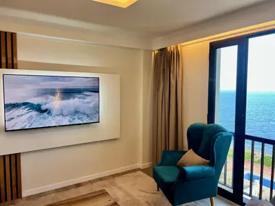 a room with a view of the ocean at Ocean Horizon in Funchal