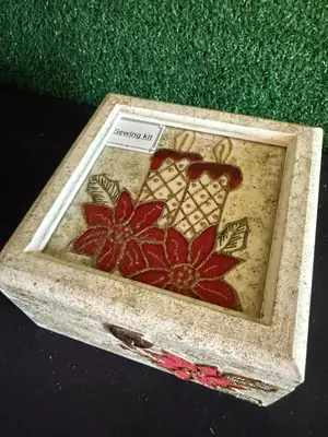 a wooden box with a picture of flowers in it at São Lourenço 3 in Caniçal