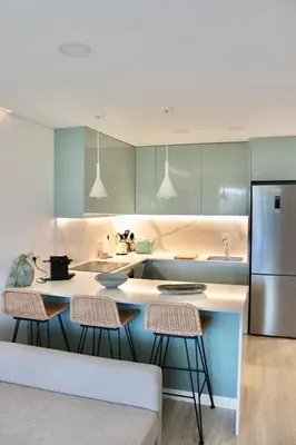 a kitchen with a counter and a refrigerator at Apartamento Malino in Sagres
