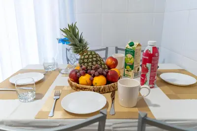 a table with a bowl of fruit on it at Apartamento Isabel Charmoso e bem localizado in Ribeira Brava