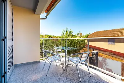 a patio with a table and chairs on a balcony at Quinta do Til in Prazeres