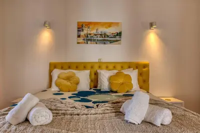 a bedroom with a bed with towels on it at Casa Tambeim in Montinhos da Luz