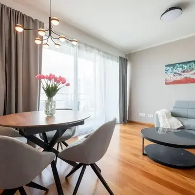 Sky View - Spacious Stay with Pool & Gym