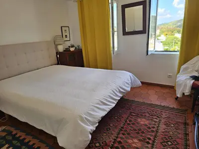 a bedroom with a white bed and a window at Talefe Apartment in Luz