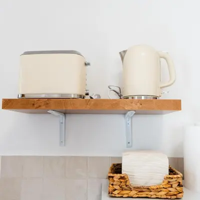 a kitchen shelf with two toasters and a toaster at Casa Calma II - 2 double bedrooms apartment in Luz