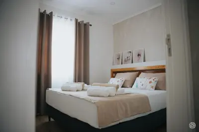 a bedroom with a bed with white sheets and pillows at Casa da Carreira in Almagreira