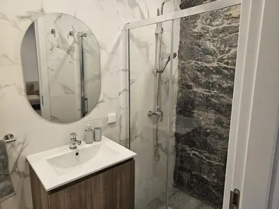 a bathroom with a sink and a shower with a mirror at Villa Júlia, Mountain retreat in Santa Cruz
