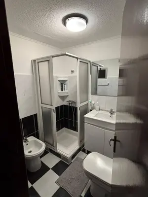 a bathroom with a shower and a toilet and a sink at Santo Antonio 2 Schlafzimmer Apartment in Funchal
