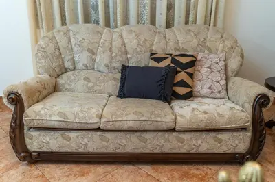 a couch with two pillows on it in a room at Vista al Mar in Ribeira Brava