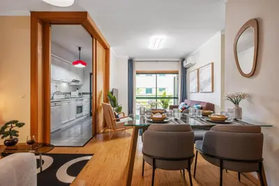 a dining room with a glass table and chairs at SUPER Anadia - Vintage in Funchal