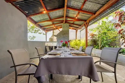 a dining room with a table and chairs at SUPER Zen in Ponta Delgada