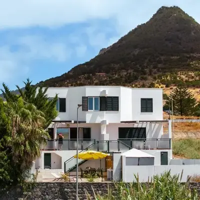 Casa Encosta do Sol by An Island Apart