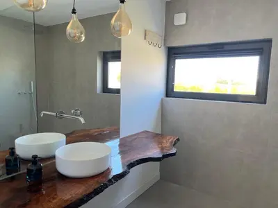 a bathroom with two sinks on a wooden counter at Casa Tonel in Bordeira