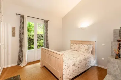a bedroom with a bed and a window at Casa do Jardim Botanico in Faial