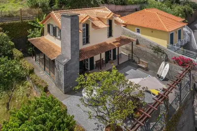 an overhead view of a house with a roof at Casa da Avo in Faial