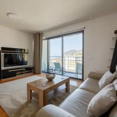 Nomad Escape Spacious Apartment with Pool & Gym