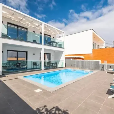 Luxury Seafront Escape I
