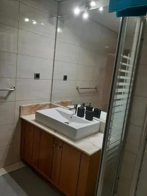 two beds in a hotel room withskirts at Charm Residence Apartment - Free Park in Funchal