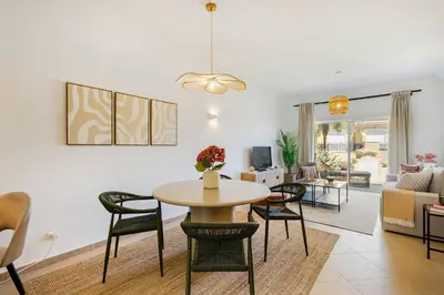a living room with a table and chairs at Apartamento em Luxury Golf Resort in Lagos